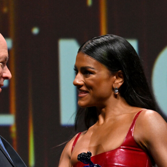 Morgan Freeman et le prince Albert II de Monaco durant la cérémonie d'ouverture du 63ème Festival de Télévision de Monte-Carlo au Grimaldi Forum à Monaco, le 14 juin 2024. Durant la soirée, les présidents et membres des Jurys des Nymphes d'Or ont été présentés sur scène. C'est l'acteur et producteur américain David Boreanaz qui préside le Jury Fiction et le journaliste britannique Steve Anderson est le président du Jury Documentaires et Actualités. Le prince Albert II de Monaco a remis une Nymphe de Cristal à Morgan Freeman et la Nymphe d'Or du Meilleur Espoir International à l'actrice britannique Simone Ashley. © Bruno Bebert/Bestimage 