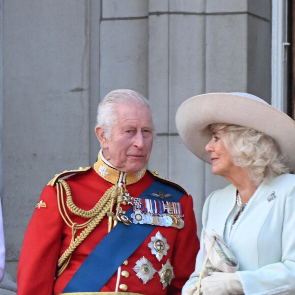 Le roi Charles III d'Angleterre et Camilla Parker Bowles, reine consort d'Angleterre au balcon du Palais de Buckingham lors de la parade militaire "Trooping the Colour" à Londres, Royaume Uni, le 15 juin 2024