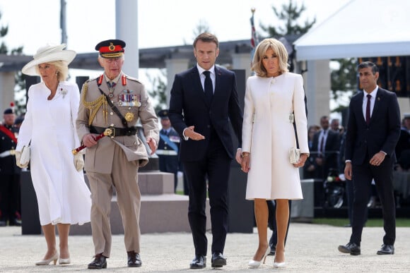 Le président français, Emmanuel Macron et le roi Charles III d'Angleterre, accompagnés de la première dame, Brigitte Macron et la Camilla Parker Bowles, reine consort d'Angleterre, lors de la cérémonie franco-britannique au mémorial de Ver-sur-mer, lors du 80eme anniversaire du débarquement, le 6 juin 2024