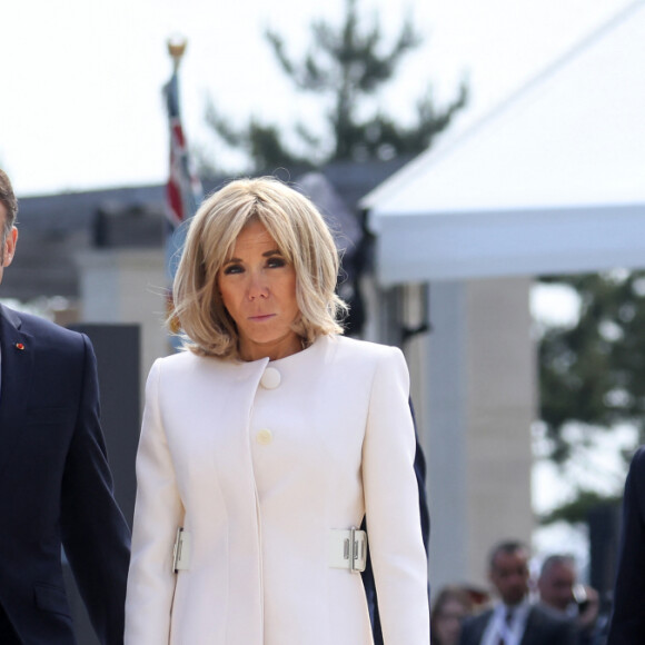 Le président français, Emmanuel Macron et le roi Charles III d'Angleterre, accompagnés de la première dame, Brigitte Macron et la Camilla Parker Bowles, reine consort d'Angleterre, lors de la cérémonie franco-britannique au mémorial de Ver-sur-mer, lors du 80eme anniversaire du débarquement, le 6 juin 2024