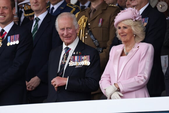 Le roi Charles III d'Angleterre et la reine consort Camilla Parker Bowles lors des commémorations du 80ème anniversaire du débarquement (D-Day) à Portsmouth, le 5 juin 2024