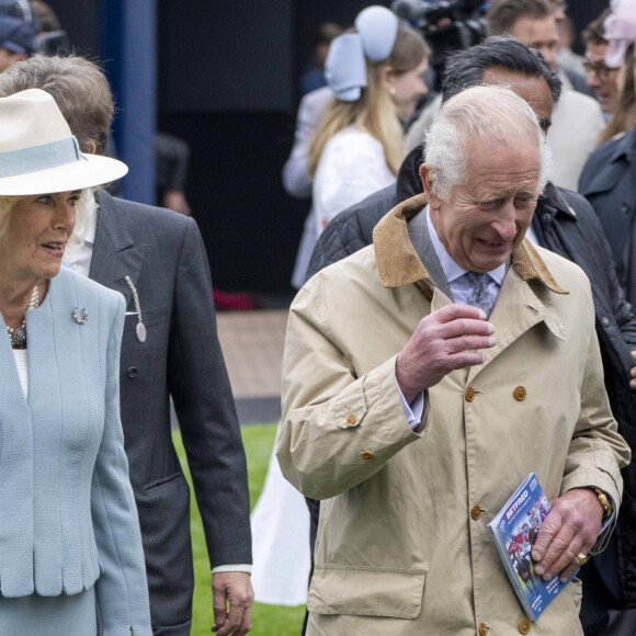 Le roi Charles III d'Angleterre et Camilla Parker Bowles, reine consort d'Angleterre, au Lady Day du premier jour du Derby d'Epsom à Epsom Downs, Royaume Uni, le 31 mai 2024