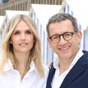 Laurence Arné et son compagnon Dany Boon au photocall du film "La Famille Hennedricks" lors du 38ème festival du film de Cabourg, France, le 15 juin 2024. © Coadic Guirec/Bestimage