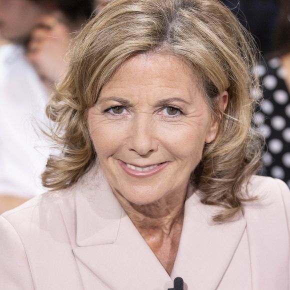 Exclusif - No Web - Claire Chazal - Enregistrement de l'émission "Le grand échiquier", diffusée le 29 avril sur France 2 © Cyril Moreau / Bestimage « Le Grand Echiquier », le grand rendez-vous culturel, présenté par C.Chazal, fête l'Amour. Nous évoquerons dans cette nouvelle soirée ce qui fait vibrer l'humanité depuis la nuit des temps, battre le coeur, ce qui exalte et fait souffrir, ces histoires d'amour qui nourrissent la littérature, le cinéma, la musique et la danse. C.Chazal sera accompagnée lors de cette soirée par le grand orchestre du Grand Echiquier, merci à sa fondatrice la violoniste A.Gravoin et à son chef N.Guiraud. Merci aussi à la danseuse et chorégraphe israélienne D.Alouma qui a crée pour cette soirée un moment virevoltant !&8232;&8232;Pour décliner le beau thème de l'amour à travers la création C.Chazal accueillera tout au long de cette soirée exceptionnelle, toutes les générations d'artistes, les interprètes que nous aimons et qui nous offrirons des extraits rares de spectacles vivants : J.Birkin et M.Jonasz mais aussi les étoiles montantes de la chanson : C.Murray et Fishbach, les danseurs de l’Opera de Paris L.Pagliero et G.Louvet pour un pas de deux de Roméo et Juliette, les romanciers N.Bouraoui et F.Beigbeder, l'acteur réalisateur N.Maury, le prodige du piano S.Pamart, et l'un de nos meilleurs guitaristes T.Cauvin... La soirée débutera par deux immenses artistes lyriques, le ténor français le plus connu au monde R.Alagna et à ses cotés son épouse la soprano polonaise A.Kurzak qui a consacré un dernier album à Mozart. Ils interprèteront l'un des plus beaux duos d'amour, un extrait de la Bohème du Puccini crée en 1896.&8232;&8232;Une émission riche pour évoquer l'amour. Le temps d’une soirée, Le grand échiquier devient la plus grande salle de spectacles de France.   Exclusive - No Web No Blog pour Belgique et Suisse 