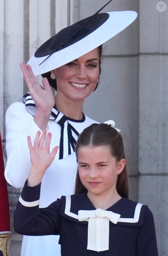 Kate Middleton, princesse de Galles, la princesse Charlotte - Les membres de la famille royale britannique au balcon du Palais de Buckingham lors de la parade militaire "Trooping the Colour" à Londres le 15 juin 2024 © Julien Burton / Bestimage 