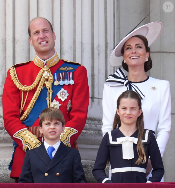 Le prince Louis, la princesse Charlotte, le prince William, prince de Galles, Catherine Kate Middleton, princesse de Galles - Les membres de la famille royale britannique au balcon du Palais de Buckingham lors de la parade militaire "Trooping the Colour" à Londres le 15 juin 2024 © Julien Burton / Bestimage 