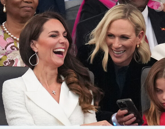 Tous s'entendent pourtant très bien. 
Kate Catherine Middleton, duchesse de Cambridge, Zara Phillips Tindall - La famille royale d'Angleterre au concert du jubilé de platine de la reine d'Angleterre au palais de Buckingham à Londres. Le 4 juin 2022 