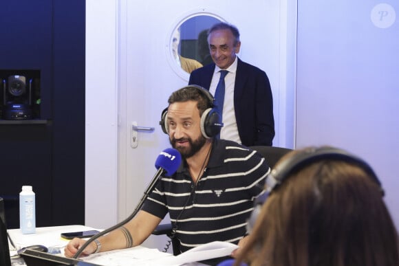 Exclusif - Cyril Hanouna et Eric Zemmour - C.Hanouna avec ses chroniqueurs G.Maillet, E.Naulleau, G.Le Bret, V.Benaim, R.Aabou, et les invités du jour, P.Praud, M.Vallet, E.Zemmour et M.Valls, aux commandes de l'émission "On Marche Sur La Tête" diffusée en direct sur les ondes de radio Europe 1, à Paris, France, le 17 juin 2024. © Jack Tribeca/Bestimage 