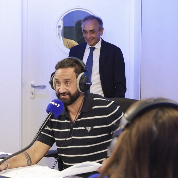 Exclusif - Cyril Hanouna et Eric Zemmour - C.Hanouna avec ses chroniqueurs G.Maillet, E.Naulleau, G.Le Bret, V.Benaim, R.Aabou, et les invités du jour, P.Praud, M.Vallet, E.Zemmour et M.Valls, aux commandes de l'émission "On Marche Sur La Tête" diffusée en direct sur les ondes de radio Europe 1, à Paris, France, le 17 juin 2024. © Jack Tribeca/Bestimage 