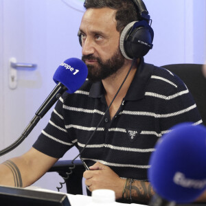 Exclusif - Cyril Hanouna et Valérie Benaim - C.Hanouna avec ses chroniqueurs G.Maillet, E.Naulleau, G.Le Bret, V.Benaim, R.Aabou, et les invités du jour, P.Praud, M.Vallet, E.Zemmour et M.Valls, aux commandes de l'émission "On Marche Sur La Tête" diffusée en direct sur les ondes de radio Europe 1, à Paris, France, le 17 juin 2024. © Jack Tribeca/Bestimage 