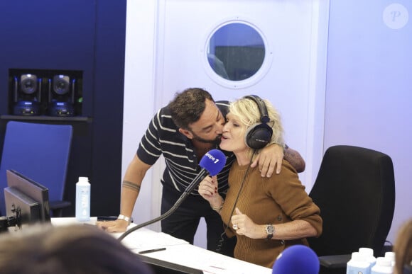 Exclusif - Cyril Hanouna et Sophie Davant - C.Hanouna avec ses chroniqueurs G.Maillet, E.Naulleau, G.Le Bret, V.Benaim, R.Aabou, et les invités du jour, P.Praud, M.Vallet, E.Zemmour et M.Valls, aux commandes de l'émission "On Marche Sur La Tête" diffusée en direct sur les ondes de radio Europe 1, à Paris, France, le 17 juin 2024. © Jack Tribeca/Bestimage 