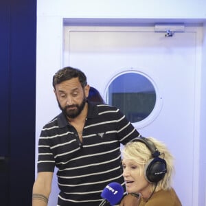 Exclusif - Cyril Hanouna et Sophie Davant - C.Hanouna avec ses chroniqueurs G.Maillet, E.Naulleau, G.Le Bret, V.Benaim, R.Aabou, et les invités du jour, P.Praud, M.Vallet, E.Zemmour et M.Valls, aux commandes de l'émission "On Marche Sur La Tête" diffusée en direct sur les ondes de radio Europe 1, à Paris, France, le 17 juin 2024. © Jack Tribeca/Bestimage 