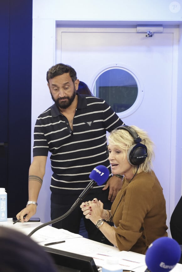 Exclusif - Cyril Hanouna et Sophie Davant - C.Hanouna avec ses chroniqueurs G.Maillet, E.Naulleau, G.Le Bret, V.Benaim, R.Aabou, et les invités du jour, P.Praud, M.Vallet, E.Zemmour et M.Valls, aux commandes de l'émission "On Marche Sur La Tête" diffusée en direct sur les ondes de radio Europe 1, à Paris, France, le 17 juin 2024. © Jack Tribeca/Bestimage 