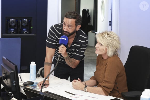 Exclusif - Cyril Hanouna et Sophie Davant - C.Hanouna avec ses chroniqueurs G.Maillet, E.Naulleau, G.Le Bret, V.Benaim, R.Aabou, et les invités du jour, P.Praud, M.Vallet, E.Zemmour et M.Valls, aux commandes de l'émission "On Marche Sur La Tête" diffusée en direct sur les ondes de radio Europe 1, à Paris, France, le 17 juin 2024. © Jack Tribeca/Bestimage 