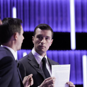 Manon Aubry, La France Insoumise, François Xavier Bellamy, Les Républicains, Jordan Bardella, Rassemblement National - Les principales têtes de liste aux élections européennes débattent sur le plateau de télévision CNEWS, présentés par Laurence Ferarri et Pierre de Vilno, Paris, le 30 mai 2024. © Stéphane Lemouton / Bestimage 