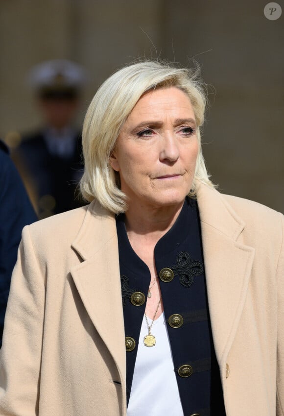 Marine Le Pen - Hommage national pour l'amiral Philippe de Gaulle dans la cour d'honneur de l'Hôtel National des Invalides à Paris. Le 20 mars 2024. © Jacques Witt / Pool / Bestimage 