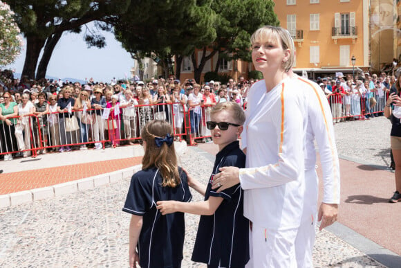 L'occasion alors de remarquer que la jeune fille a laissé pousser ses cheveux.
Princess Charlene of Monaco (La princesse Charlène de Monaco), Prince Albert II of Monaco (Le prince Albert II de Monaco), Prince Jacques of Monaco (Le prince Jacques de Monaco, marquis des Baux), Princess Gabriella of Monaco (La princesse Gabriella de Monaco, comtesse de Carladès) lors du relais de la Flamme Olympique des Jeux olympiques d'été de Paris 2024 à Monaco, le 18 juin 2024. Paris se prépare à accueillir les XXXIIIèmes Jeux Olympiques d'été, du 26 juillet au 11 août 2024. Olivier Huitel/Pool Monaco/Bestimage 