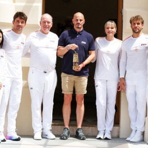 Pour l'arrivée de la flamme olympique dans la principauté ce mardi.
Alexandra Coletti, Charles Leclerc, la princesse Charlène de Monaco, le prince Albert II de Monaco, Xiaoxin Yang et Rudy Rinaldi lors du relais de la Flamme Olympique des Jeux olympiques d'été de Paris 2024 à Monaco, le 18 juin 2024. Paris se prépare à accueillir les XXXIIIèmes Jeux Olympiques d'été, du 26 juillet au 11 août 2024. Jean-Charles Vinaj/Pool Monaco/Bestimage .