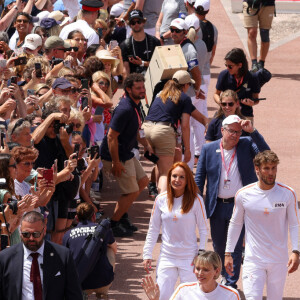 Alexandra Coletti, Charles Leclerc, la princesse Charlène de Monaco, le prince Albert II de Monaco, Xiaoxin Yang et Rudy Rinaldi lors du relais de la Flamme Olympique des Jeux olympiques d'été de Paris 2024 à Monaco, le 18 juin 2024. Paris se prépare à accueillir les XXXIIIèmes Jeux Olympiques d'été, du 26 juillet au 11 août 2024. Jean-Charles Vinaj/Pool Monaco/Bestimage 