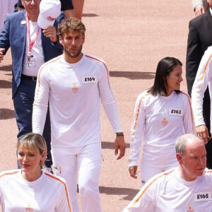 Alexandra Coletti, Charles Leclerc, la princesse Charlène de Monaco, le prince Albert II de Monaco, Xiaoxin Yang et Rudy Rinaldi lors du relais de la Flamme Olympique des Jeux olympiques d'été de Paris 2024 à Monaco, le 18 juin 2024. Paris se prépare à accueillir les XXXIIIèmes Jeux Olympiques d'été, du 26 juillet au 11 août 2024. Jean-Charles Vinaj/Pool Monaco/Bestimage 