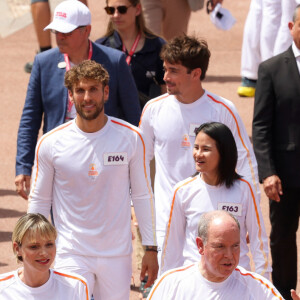 Alexandra Coletti, Charles Leclerc, la princesse Charlène de Monaco, le prince Albert II de Monaco, Xiaoxin Yang et Rudy Rinaldi lors du relais de la Flamme Olympique des Jeux olympiques d'été de Paris 2024 à Monaco, le 18 juin 2024. Paris se prépare à accueillir les XXXIIIèmes Jeux Olympiques d'été, du 26 juillet au 11 août 2024. Jean-Charles Vinaj/Pool Monaco/Bestimage 