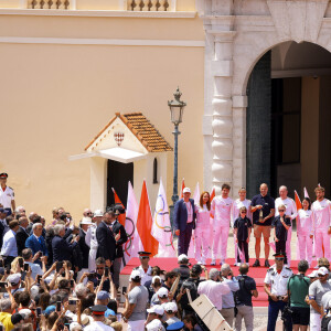 Thierry Rey, Alexandra Coletti, Charles Leclerc, la princesse Charlène de Monaco, la princesse Gabriella de Monaco, comtesse de Carladès, le prince Jacques de Monaco, marquis des Baux, le prince Albert II de Monaco, Xiaoxin Yang et Rudy Rinaldi lors du relais de la Flamme Olympique des Jeux olympiques d'été de Paris 2024 à Monaco, le 18 juin 2024. Paris se prépare à accueillir les XXXIIIèmes Jeux Olympiques d'été, du 26 juillet au 11 août 2024. Jean-Charles Vinaj/Pool Monaco/Bestimage 