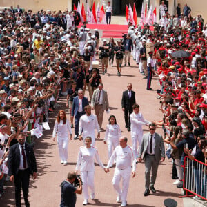 Pour cette grande fete.
Alexandra Coletti, Charles Leclerc, la princesse Charlène de Monaco, le prince Albert II de Monaco, Xiaoxin Yang et Rudy Rinaldi lors du relais de la Flamme Olympique des Jeux olympiques d'été de Paris 2024 à Monaco, le 18 juin 2024. Paris se prépare à accueillir les XXXIIIèmes Jeux Olympiques d'été, du 26 juillet au 11 août 2024. Jean-Charles Vinaj/Pool Monaco/Bestimage 