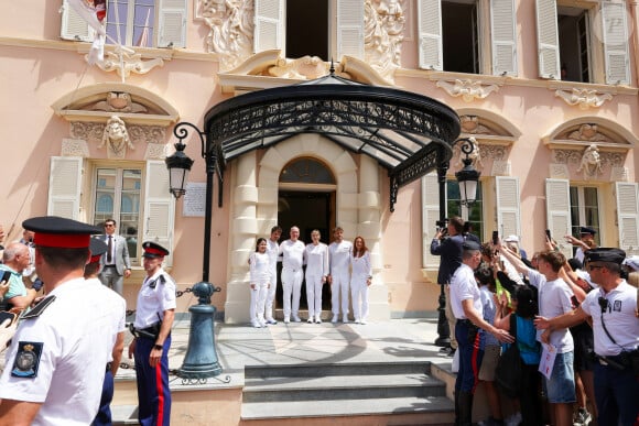 Alexandra Coletti, Charles Leclerc, la princesse Charlène de Monaco, le prince Albert II de Monaco, Xiaoxin Yang et Rudy Rinaldi lors du relais de la Flamme Olympique des Jeux olympiques d'été de Paris 2024 à Monaco, le 18 juin 2024. Paris se prépare à accueillir les XXXIIIèmes Jeux Olympiques d'été, du 26 juillet au 11 août 2024. Jean-Charles Vinaj/Pool Monaco/Bestimage 