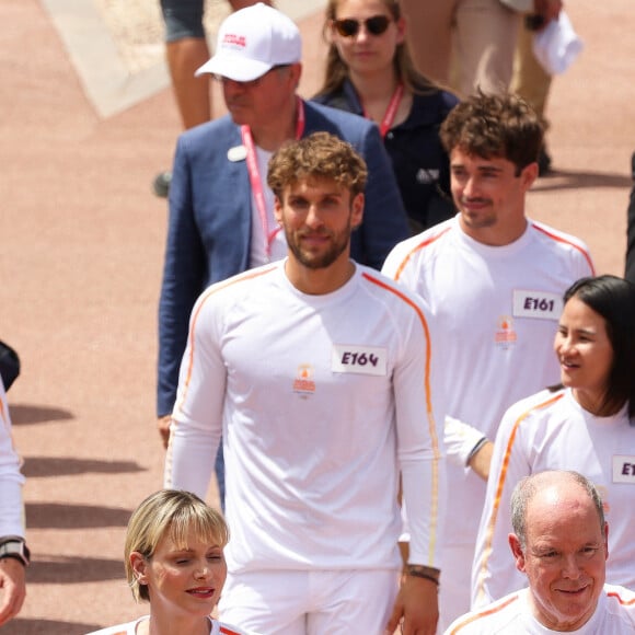 Alexandra Coletti, Charles Leclerc, la princesse Charlène de Monaco, le prince Albert II de Monaco, Xiaoxin Yang et Rudy Rinaldi lors du relais de la Flamme Olympique des Jeux olympiques d'été de Paris 2024 à Monaco, le 18 juin 2024. Paris se prépare à accueillir les XXXIIIèmes Jeux Olympiques d'été, du 26 juillet au 11 août 2024. Jean-Charles Vinaj/Pool Monaco/Bestimage 