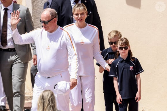 La princesse Charlène de Monaco, la princesse Gabriella de Monaco, comtesse de Carladès, le prince Jacques de Monaco, marquis des Baux, le prince Albert II de Monaco lors du relais de la Flamme Olympique des Jeux olympiques d'été de Paris 2024 à Monaco, le 18 juin 2024. Paris se prépare à accueillir les XXXIIIèmes Jeux Olympiques d'été, du 26 juillet au 11 août 2024. Jean-Charles Vinaj/Pool Monaco/Bestimage 