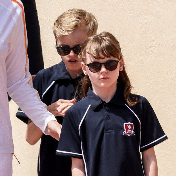 La princesse Charlène de Monaco, la princesse Gabriella de Monaco, comtesse de Carladès, le prince Jacques de Monaco, marquis des Baux, le prince Albert II de Monaco lors du relais de la Flamme Olympique des Jeux olympiques d'été de Paris 2024 à Monaco, le 18 juin 2024. Paris se prépare à accueillir les XXXIIIèmes Jeux Olympiques d'été, du 26 juillet au 11 août 2024. Jean-Charles Vinaj/Pool Monaco/Bestimage 