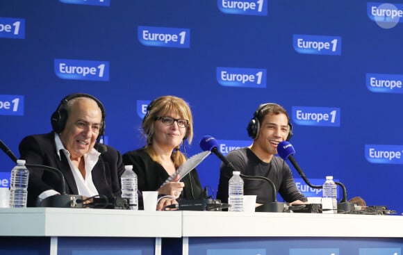 Pierre Benichou, Caroline Diament, Steevy Boulay - Exclusif - Laurent Ruquier anime son emission d'Europe 1 "On va s'gener" dans le magasin Carrefour de Montesson pres de Saint Germain en Laye a l'occasion des 50 ans de l'enseigne le 25 septembre 2013.