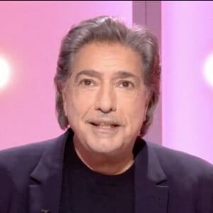 Avec cette semaine comme invité le chanteur Frédéric François.
Exclusif - Captures d'écran - Frédéric François lors de l'enregistrement de l'émission "Les grands du rire", présentée par B.Montiel et K.Cheryl, et diffusée le 22 juin sur C8