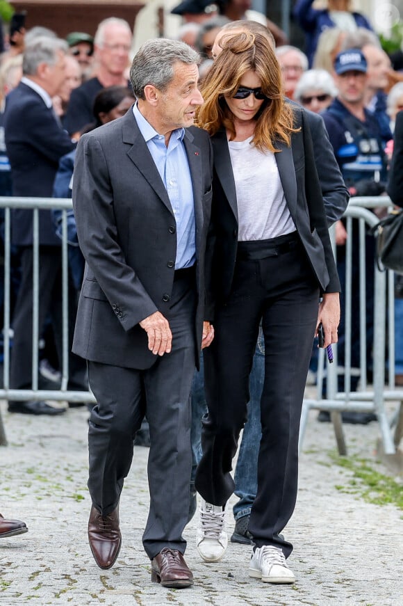 José Pietroboni, chef du protocole de l'Elysée, Nicolas Sarkozy et sa femme Carla Bruni - Arrivées aux obsèques de l'auteure-compositrice-interprète et actrice française Françoise Hardy au cimetière du Père-Lachaise à Paris, France, le 20 juin 2024. © Jacovides-Moreau/Bestimage 