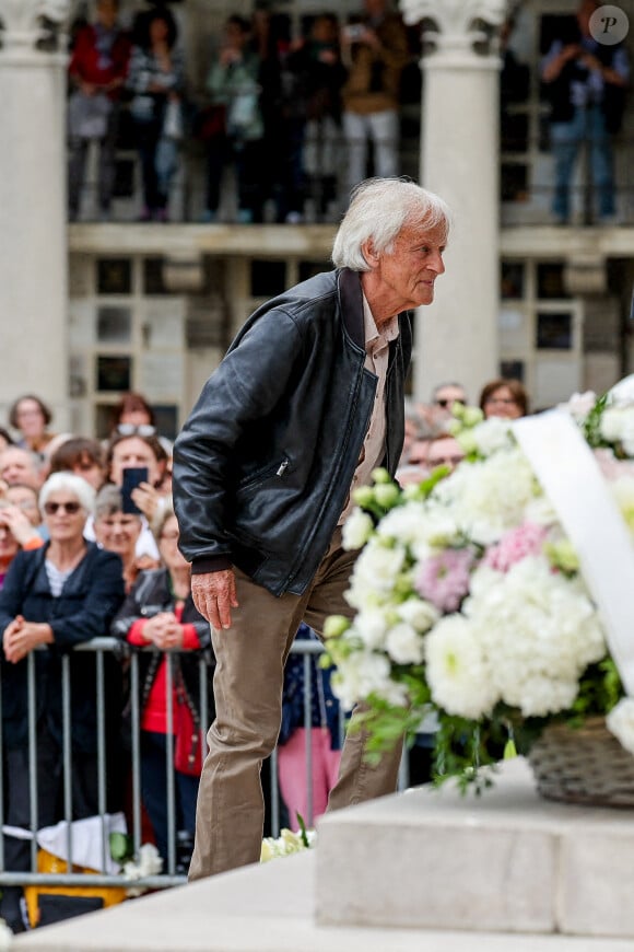 Dave - Arrivées aux obsèques de l'auteure-compositrice-interprète et actrice française Françoise Hardy au cimetière du Père-Lachaise à Paris, France, le 20 juin 2024. © Jacovides-Moreau/Bestimage 