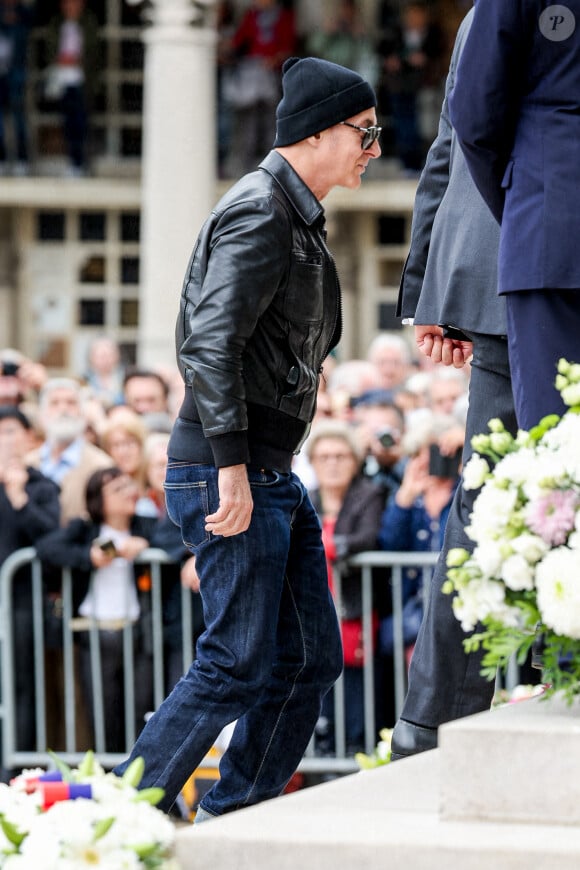 Etienne Daho - Arrivées aux obsèques de l'auteure-compositrice-interprète et actrice française Françoise Hardy au cimetière du Père-Lachaise à Paris, France, le 20 juin 2024. © Jacovides-Moreau/Bestimage 