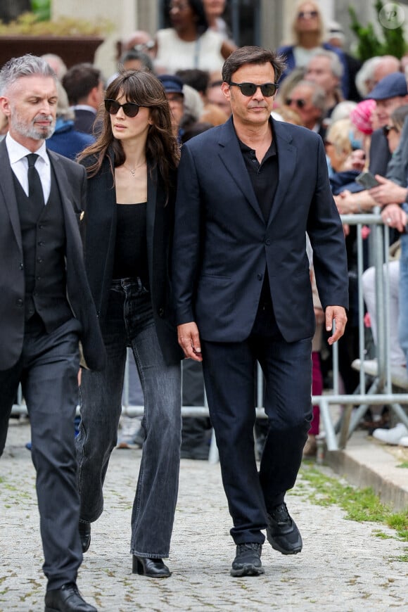 François Ozon et Marine Vacth - Arrivées aux obsèques de l'auteure-compositrice-interprète et actrice française Françoise Hardy au cimetière du Père-Lachaise à Paris, France, le 20 juin 2024. © Jacovides-Moreau/Bestimage 