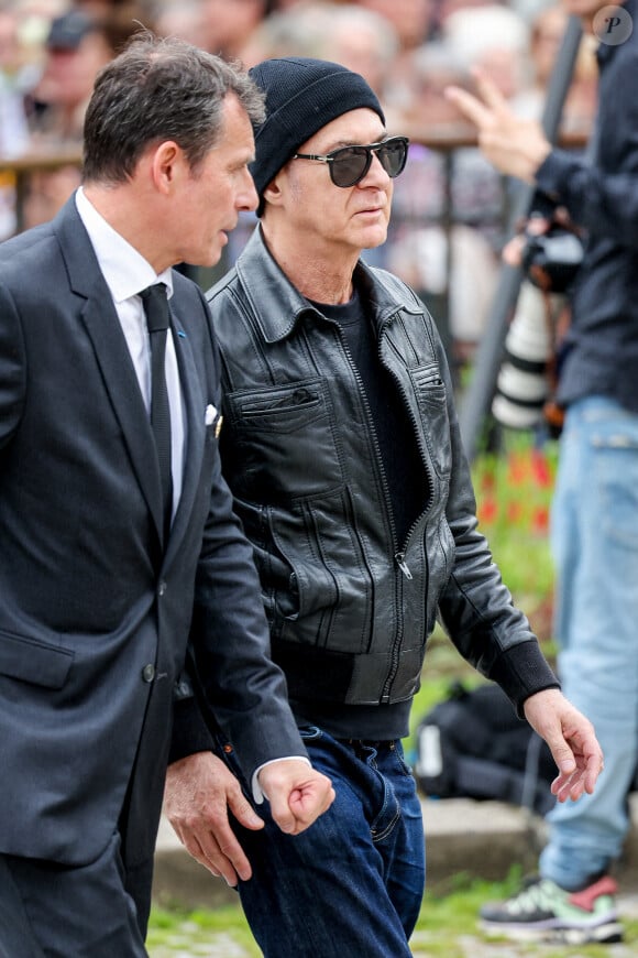 Etienne Daho - Arrivées aux obsèques de l'auteure-compositrice-interprète et actrice française Françoise Hardy au cimetière du Père-Lachaise à Paris, France, le 20 juin 2024. © Jacovides-Moreau/Bestimage 