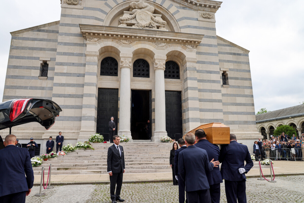 Photo : Les obsèques de Françoise Hardy ont eu lieu au crématorium du ...