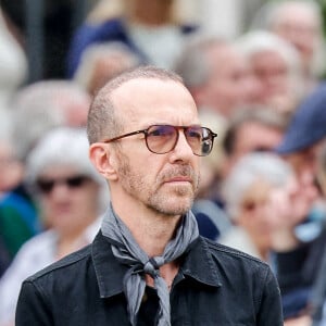 Calogero - Arrivées aux obsèques de l'auteure-compositrice-interprète et actrice française Françoise Hardy au crématorium du cimetière du Père-Lachaise à Paris, France, le 20 juin 2024. © Jacovides-Moreau/Bestimage 