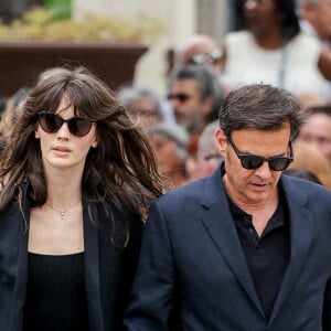 François Ozon et Marine Vacth - Arrivées aux obsèques de l'auteure-compositrice-interprète et actrice française Françoise Hardy au crématorium du cimetière du Père-Lachaise à Paris, France, le 20 juin 2024. © Jacovides-Moreau/Bestimage 