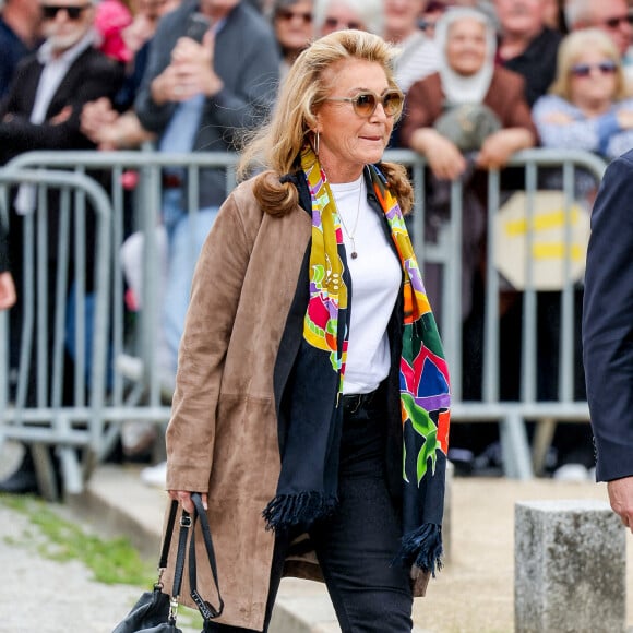 Sheila - Arrivées aux obsèques de l'auteure-compositrice-interprète et actrice française Françoise Hardy au crématorium du cimetière du Père-Lachaise à Paris, France, le 20 juin 2024. © Jacovides-Moreau/Bestimage 