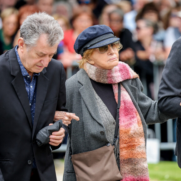 Nadine Trintignant - Arrivées aux obsèques de l'auteure-compositrice-interprète et actrice française Françoise Hardy au crématorium du cimetière du Père-Lachaise à Paris, France, le 20 juin 2024. © Jacovides-Moreau/Bestimage 