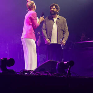 avec une veste Tissaia de Leclerc, une marque qu'elle apprécie beaucoup et qui est abordable
Elodie Gossuin à la soirée de gala "Tous les talents chantent contre le cancer" pour l'association "Tout le monde contre le cancer" à l'Olympia, Paris, le 20 juin 2024