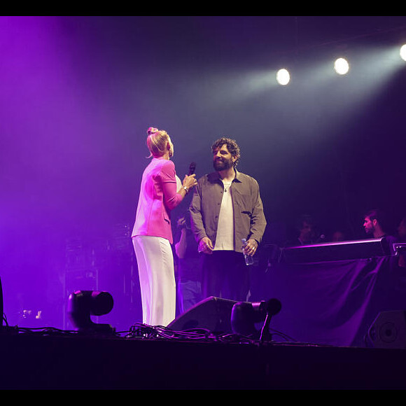 avec une veste Tissaia de Leclerc, une marque qu'elle apprécie beaucoup et qui est abordable
Elodie Gossuin à la soirée de gala "Tous les talents chantent contre le cancer" pour l'association "Tout le monde contre le cancer" à l'Olympia, Paris, le 20 juin 2024