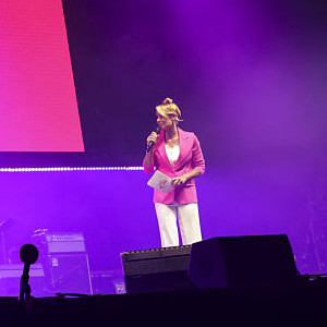 Hélène Mannarino et Elodie Gossuin à la soirée de gala "Tous les talents chantent contre le cancer" pour l'association "Tout le monde contre le cancer" à l'Olympia, Paris, le 20 juin 2024