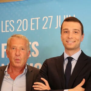 Philippe Ballard, Jordan Bardella, Marine Le Pen - Conférence de presse en soutien à Jordan Bardella tête de liste pour l'élection régionale en île-de-France en présence de Marine Le Pen au Petit Perichois à La Brosse-Montceaux le 18 juin 2021. © Panoramic/Bestimage 