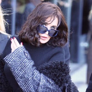 Au risque d'avoir dilapidé toute sa fortune ?
L'actrice française Isabelle Adjani arrive au défilé Michael Kors lors de la Fashion Week à New York City, NY, USA, le 15 février 2023. Photo par Charles Guerin/ABACAPRESS.COM