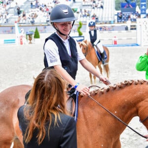 Nicolas Sarkozy et Carla Bruni très fiers
Carla Bruni et sa fille Giulia Sarkozy après le prix Kids Cup L'Envol dans l'Espace VIP lors de la 10ème édition du "Longines Paris Eiffel Jumping" à la Plaine de Jeux de Bagatelle à Paris. © Perusseau-Veeren/Bestimage 