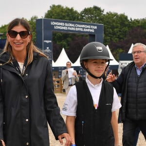 Giulia Sarkozy - N.Sarkozy et sa femme C.Bruni viennent soutenir leur fille G.Sarkozy pendant l'épreuve Kids Cup L'Envol lors de la 10ème édition du "Longines Paris Eiffel Jumping" à la Plaine de Jeux de Bagatelle à Paris, France, le 21 juin 2024. © Perusseau-Veeren/Bestimage 